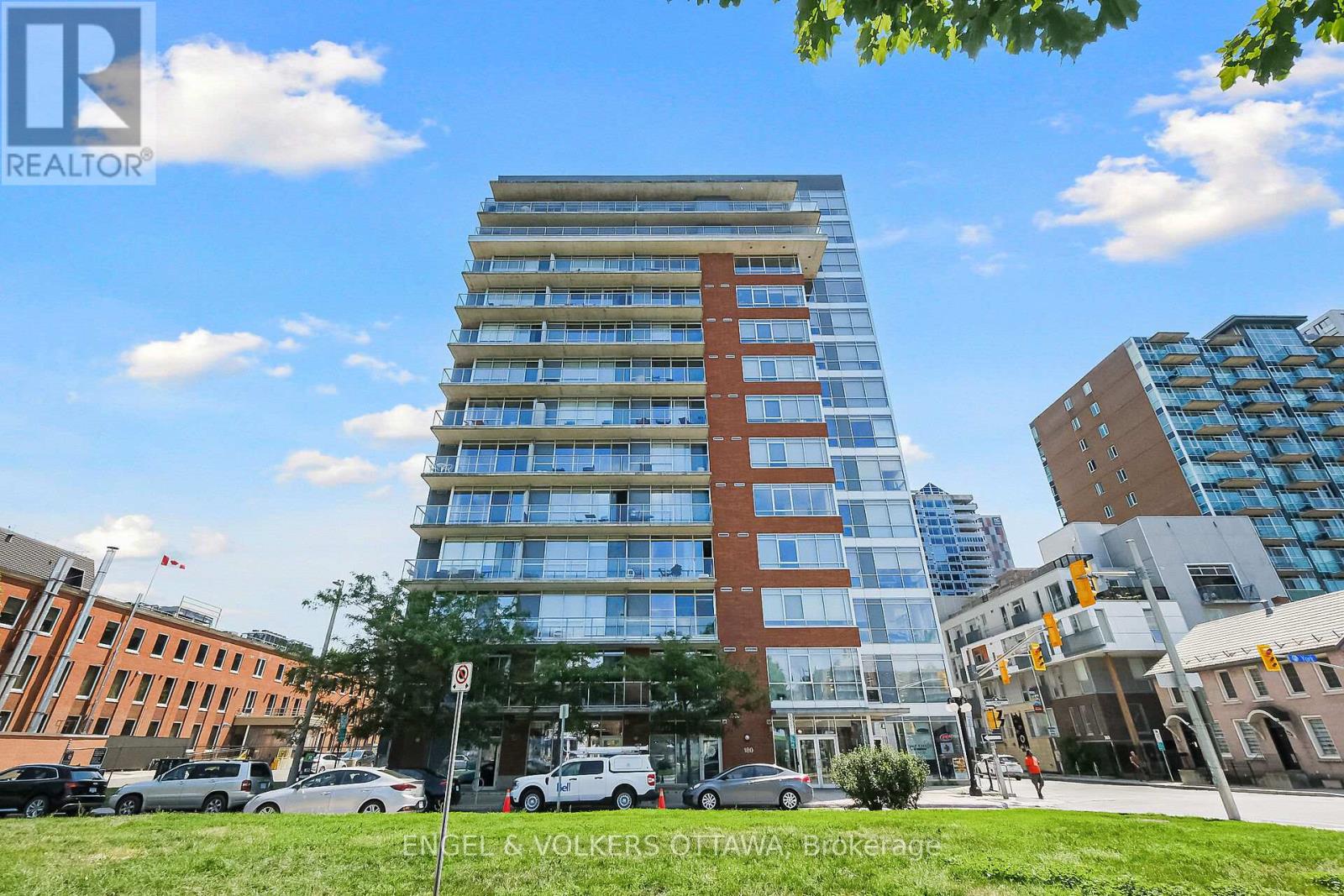 1304 180 York St, Ottawa, ON K1N 1J6