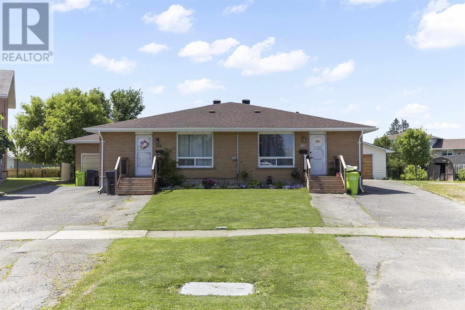 105-107 Pozzebon Cres, Sault Ste. Marie, ON P6C 6B4
