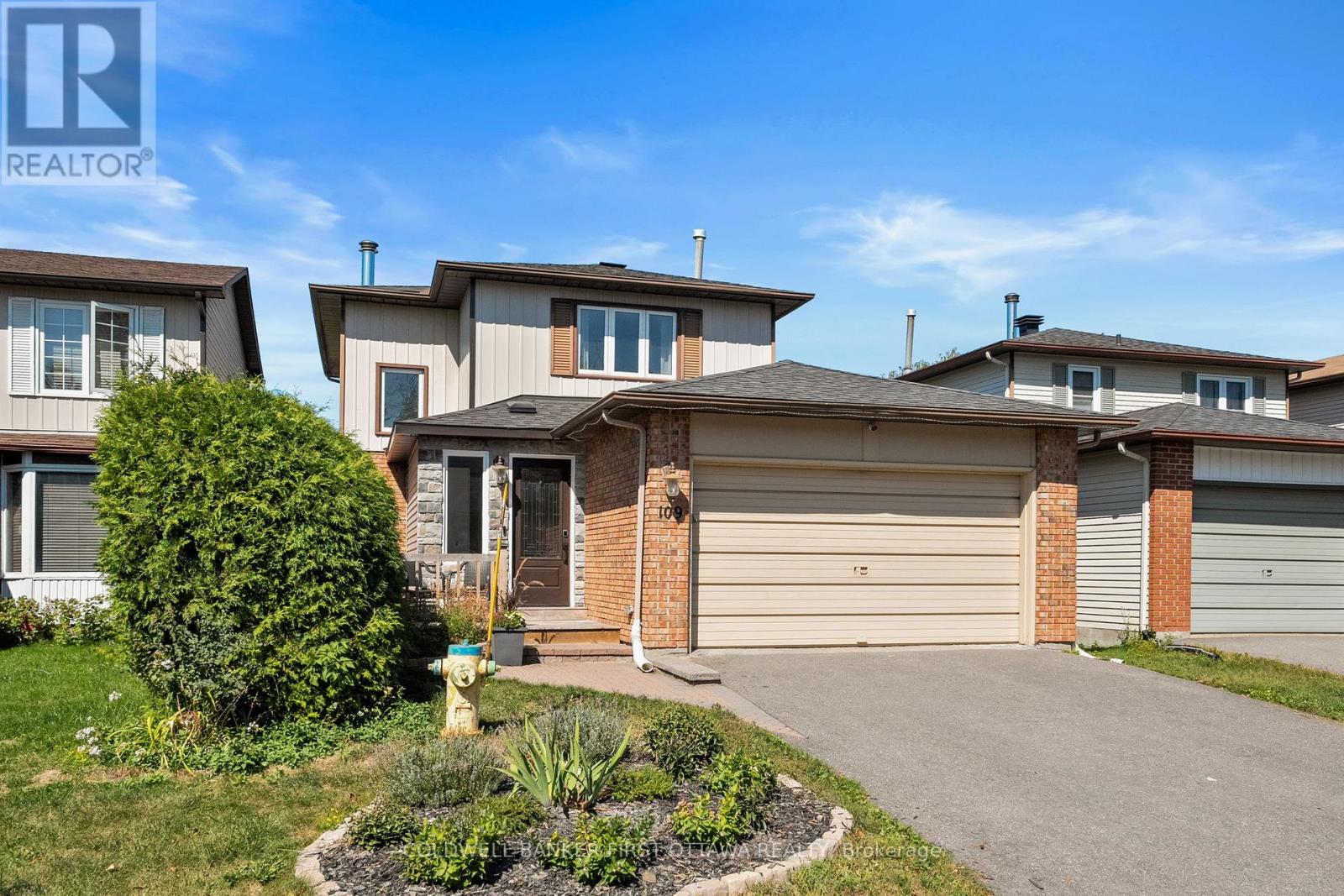 109 Borga Cres, Ottawa, ON K1T 2E1
