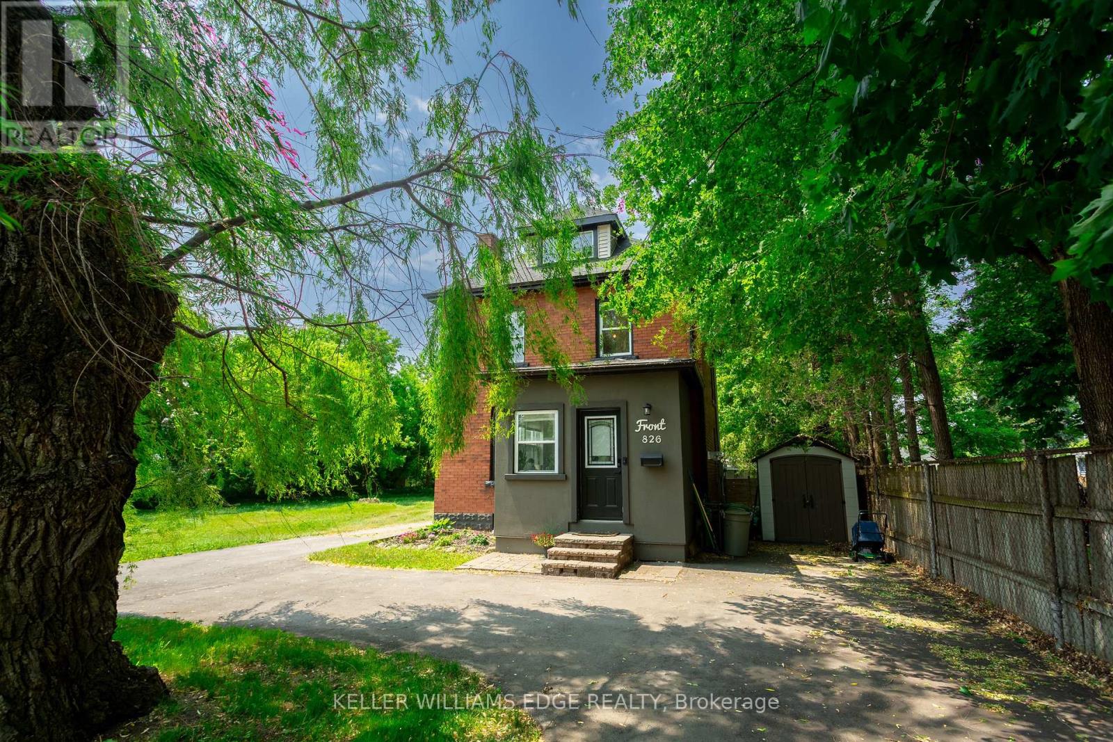 826 Beach Blvd, Hamilton, ON L8H 6Z4