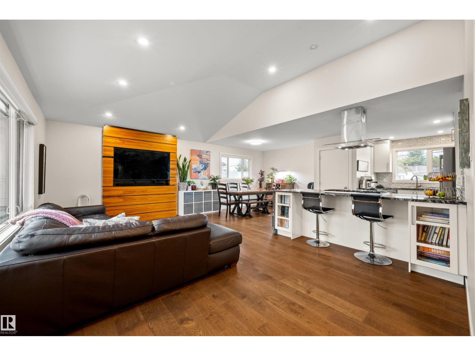 8608 Connors Rd NW, Edmonton, AB T6C 4B4