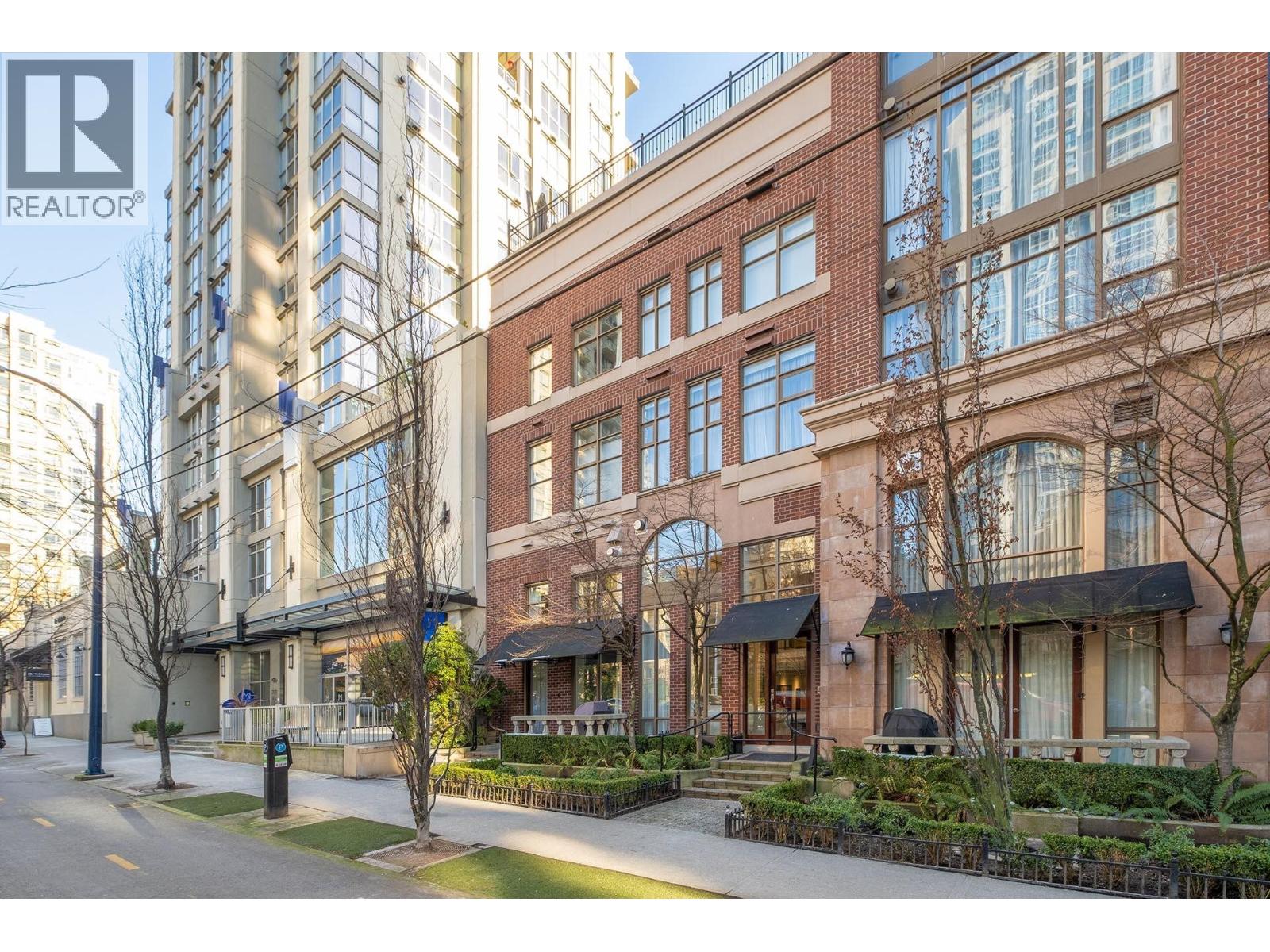 1258 Richards St, Vancouver, BC V6B 1S2
