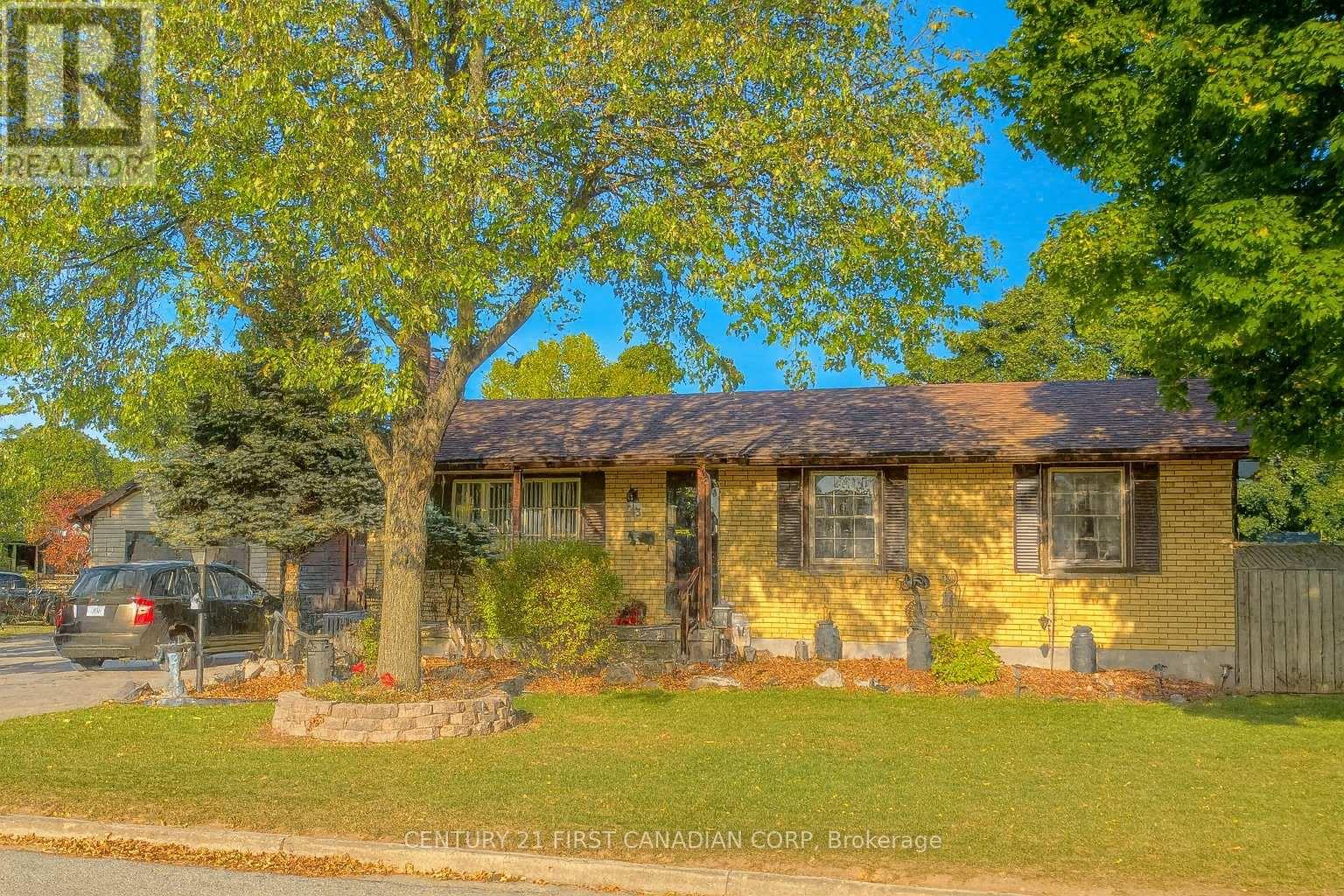 63 Hawkesbury Ave, London, ON N5V 2K2