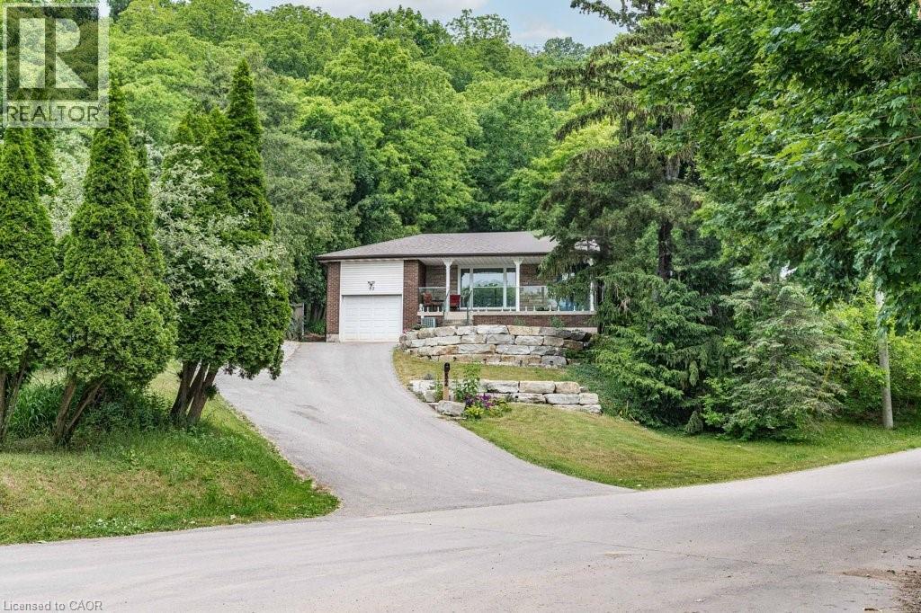 52 Parkside Ave, Dundas, ON L9H 2S7