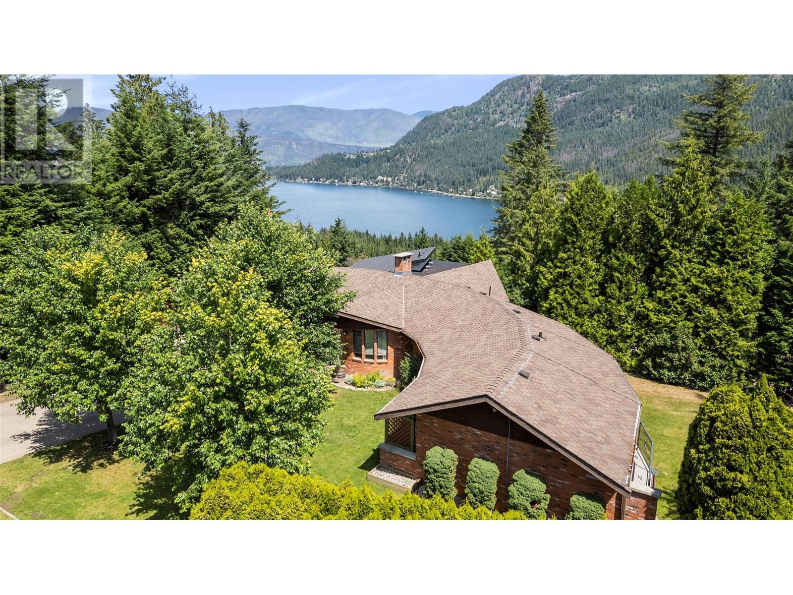 2631 Grandview Pl, Blind Bay, BC V0E 1H2