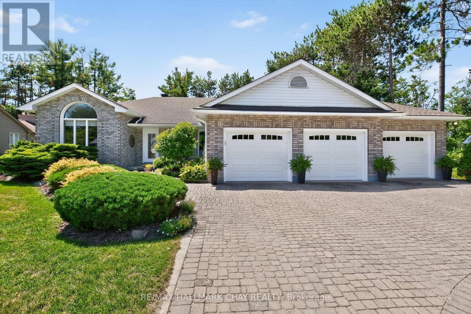 49 Fairway Ct, Oro-Medonte, ON L0L 2L0