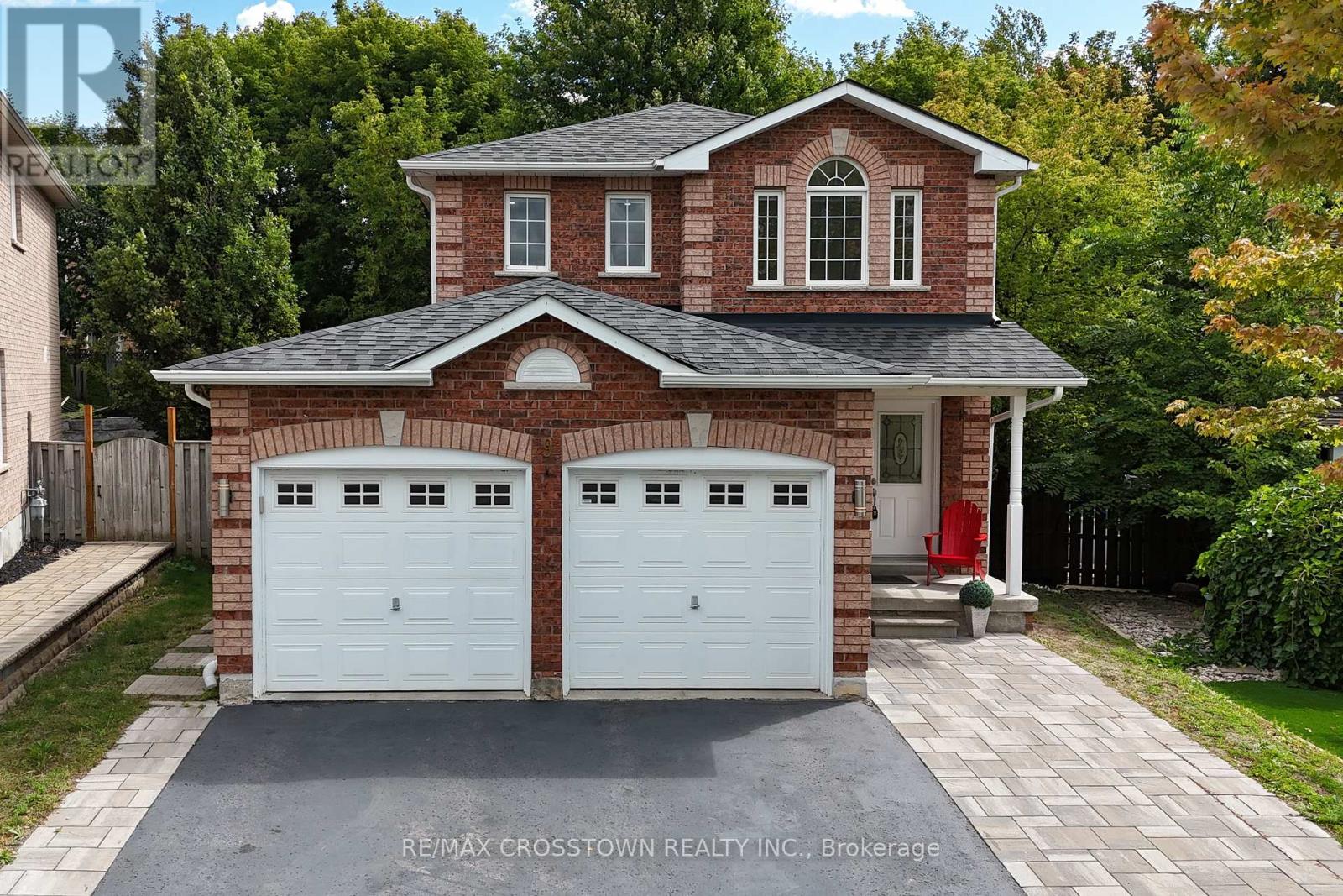 9 Mckenzie Cres, Barrie, ON L4N 5R5