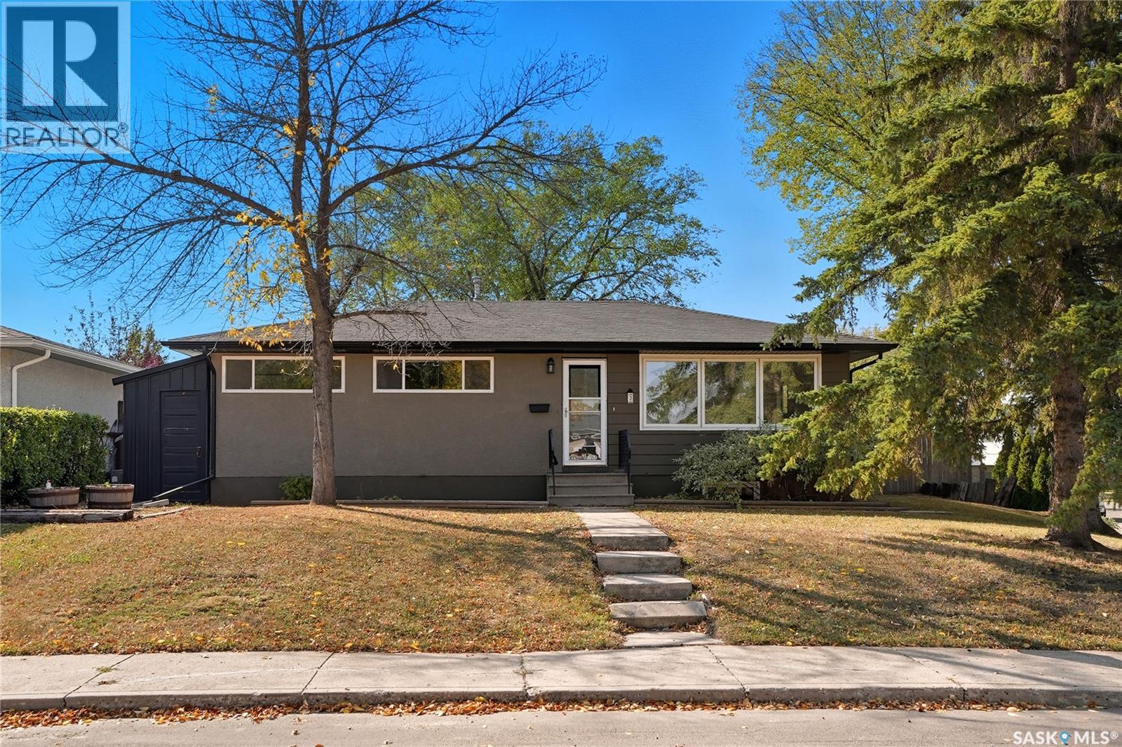 2 Young Cres, Saskatoon, SK S7J 2C4