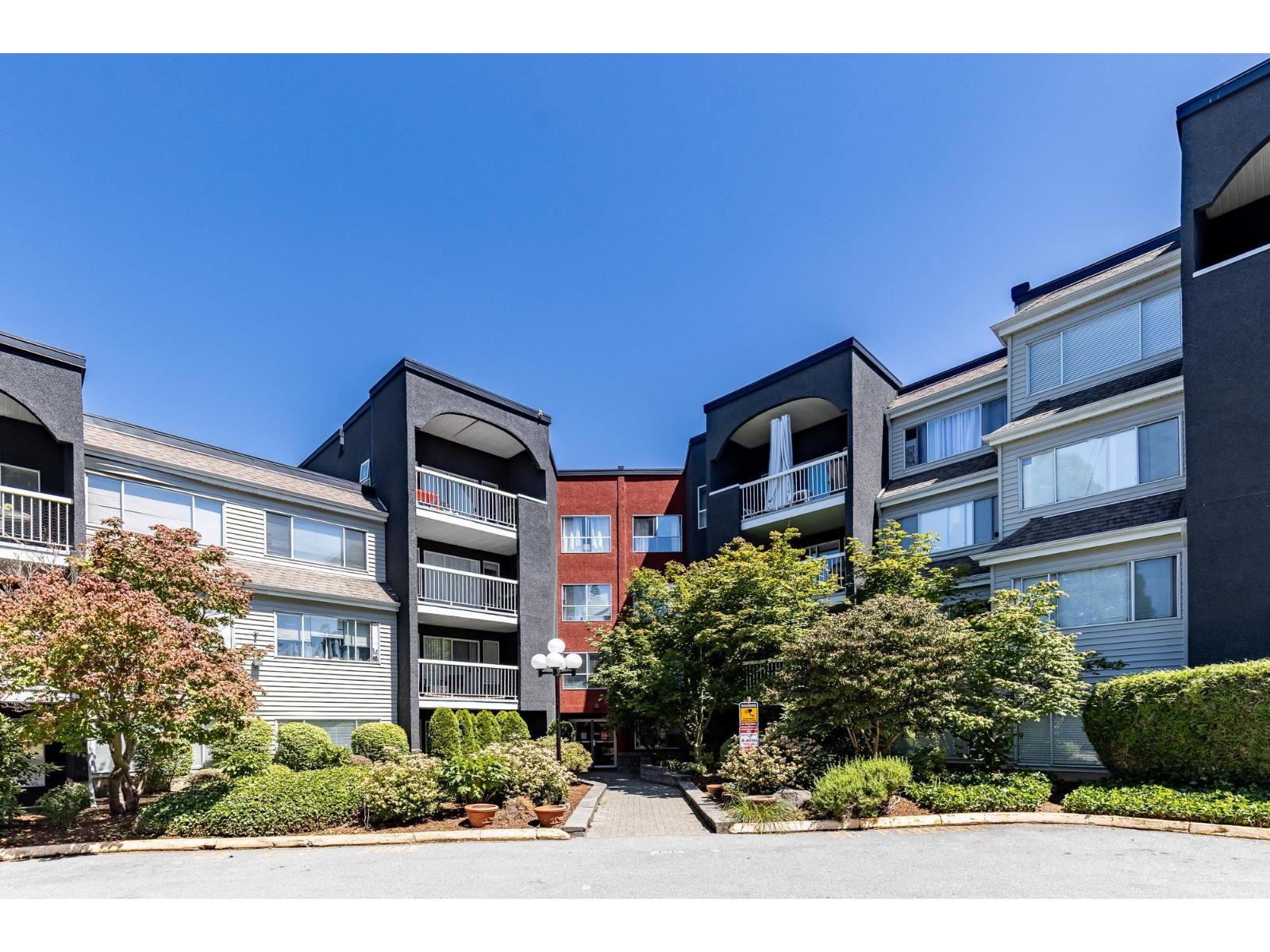 5700 200 Street Unit 202, Langley, BC V3A 7S6