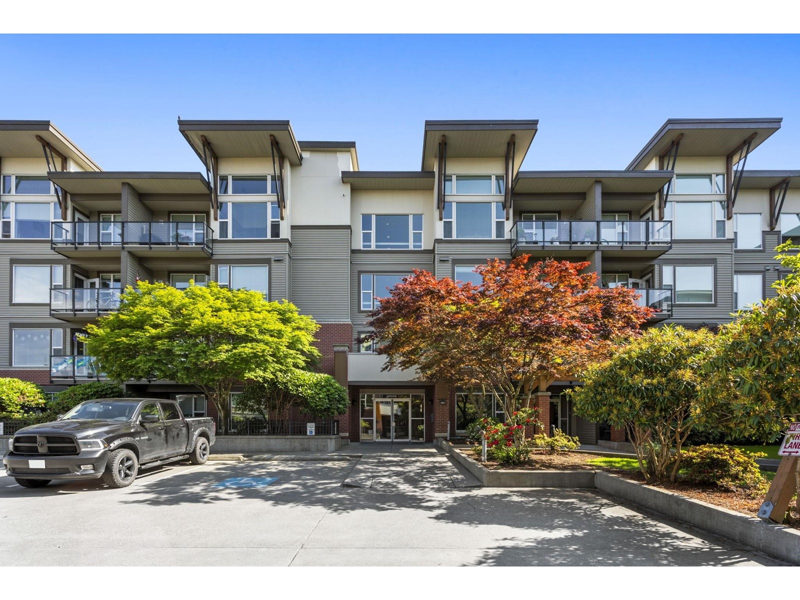 33539 Holland Avenue Unit 203, Abbotsford, BC V2S 0C6