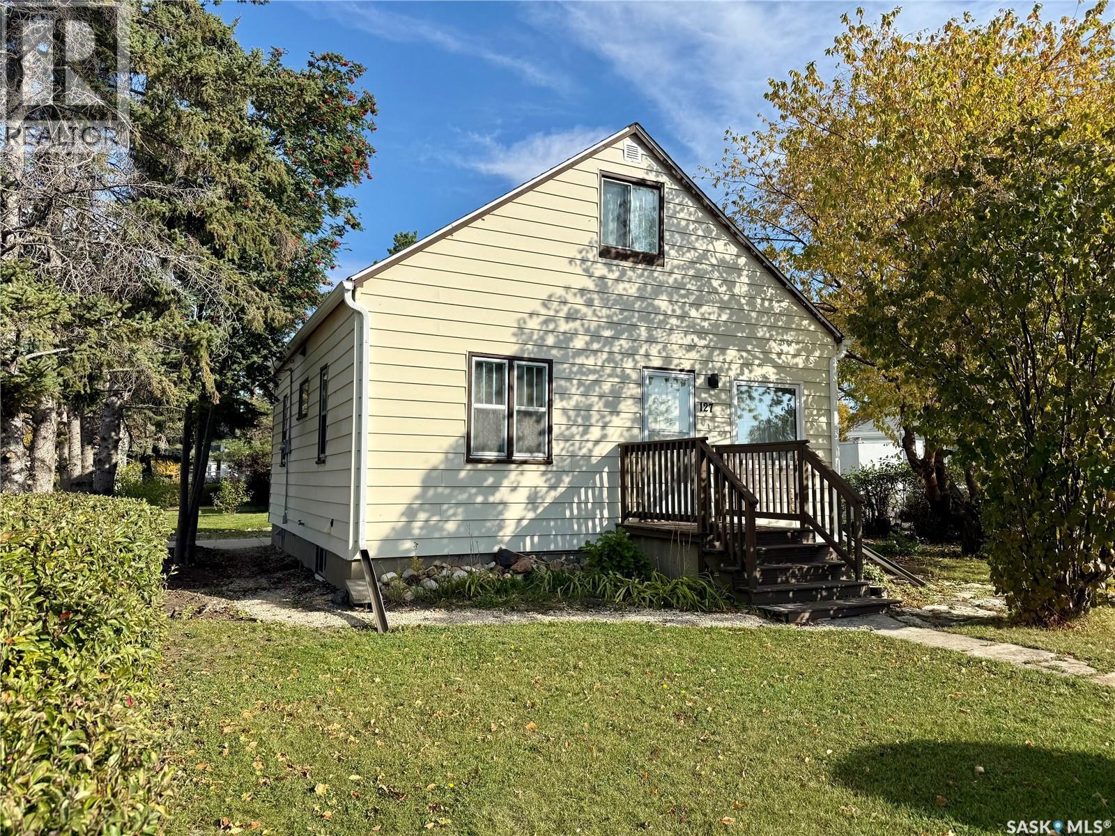 127 Darlington Ave E, Yorkton, SK S3N 0C8