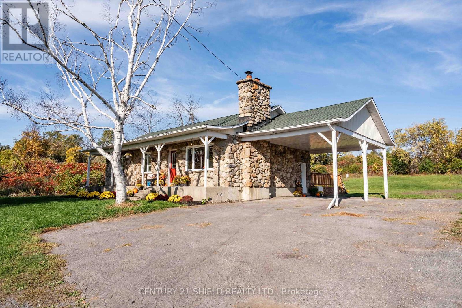18785 Paragon Rd, South Glengarry, ON K6H 5R5