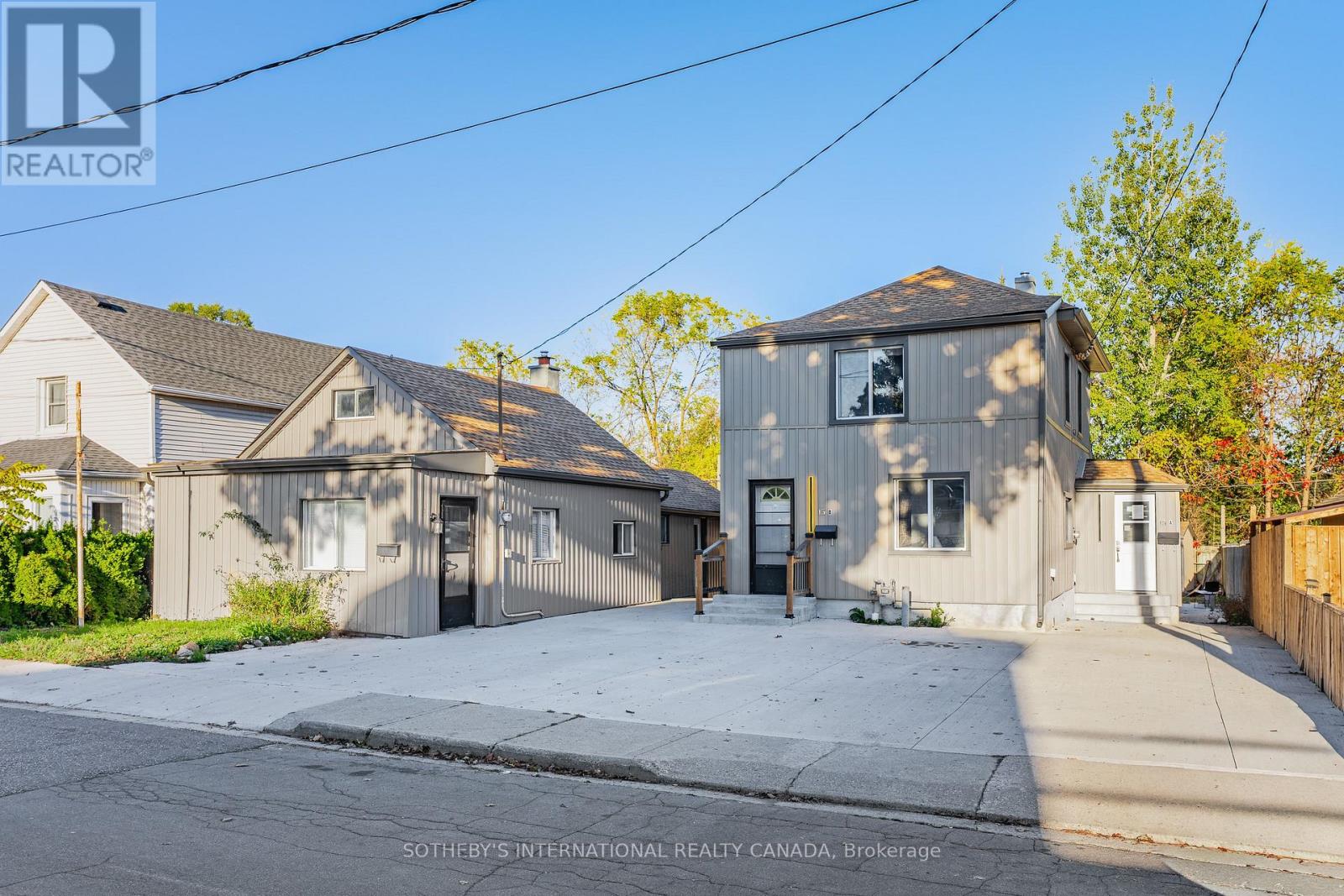 15 Grantham Ave, Cambridge, ON N1R 4V3