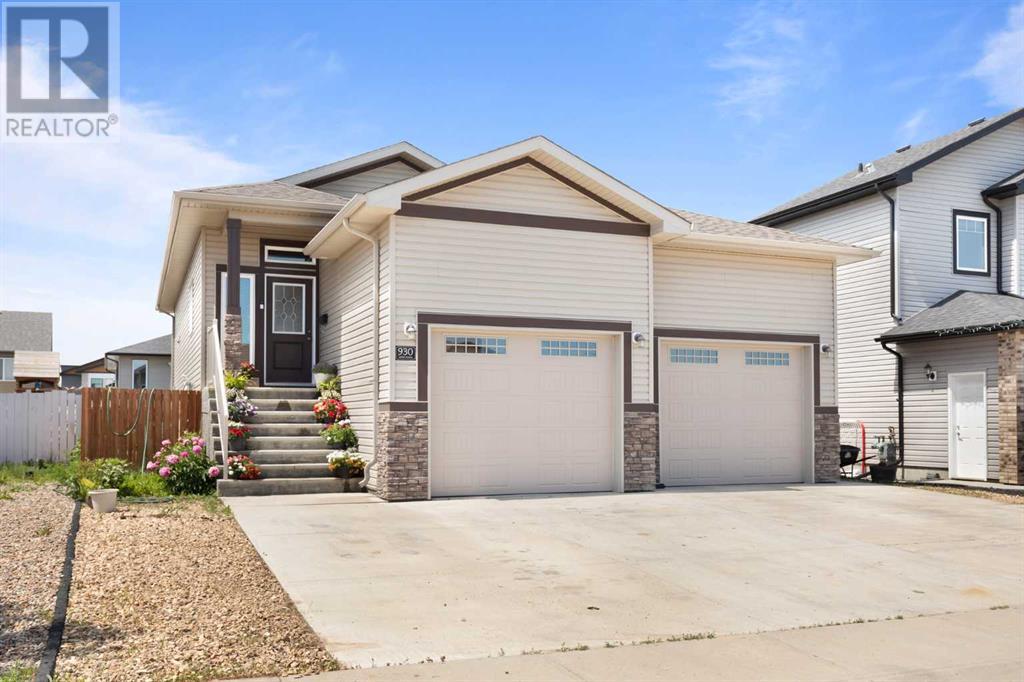 930 Manor Pl SE, Redcliff, AB T0J 2P0 | MLS #A2163112 | Houseful