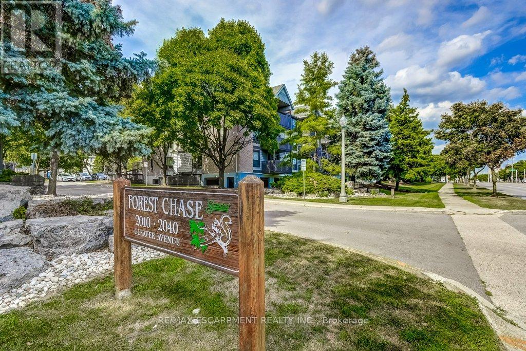 107 2020 Cleaver Ave, Burlington, ON L7M 4C2