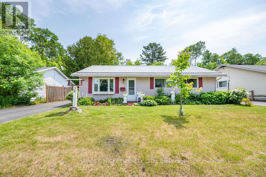 28 Lasalle Dr, Deep River, ON K0J 1P0
