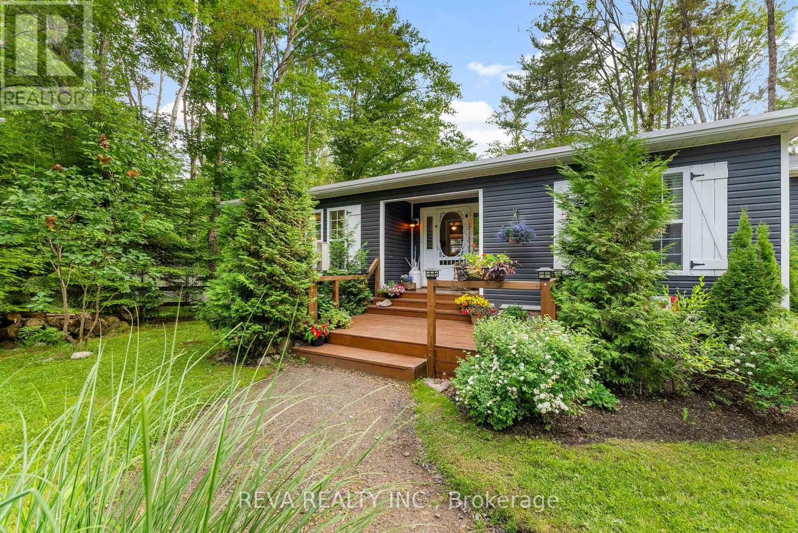 14 Robinson Ln, Bancroft, ON K0L 2L0