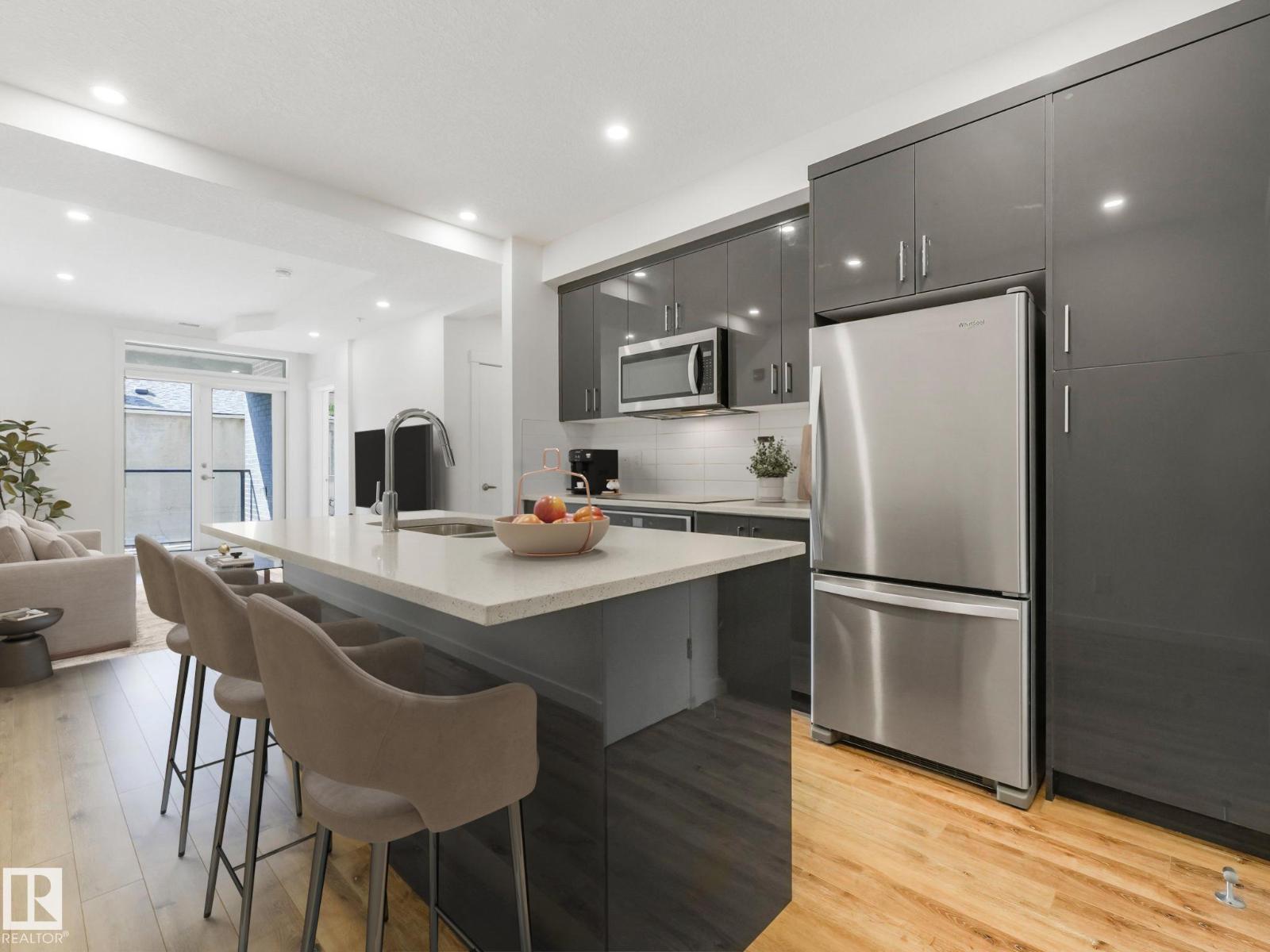 11503 76 Avenue Northwest #214, Edmonton, AB T6G 0K6
