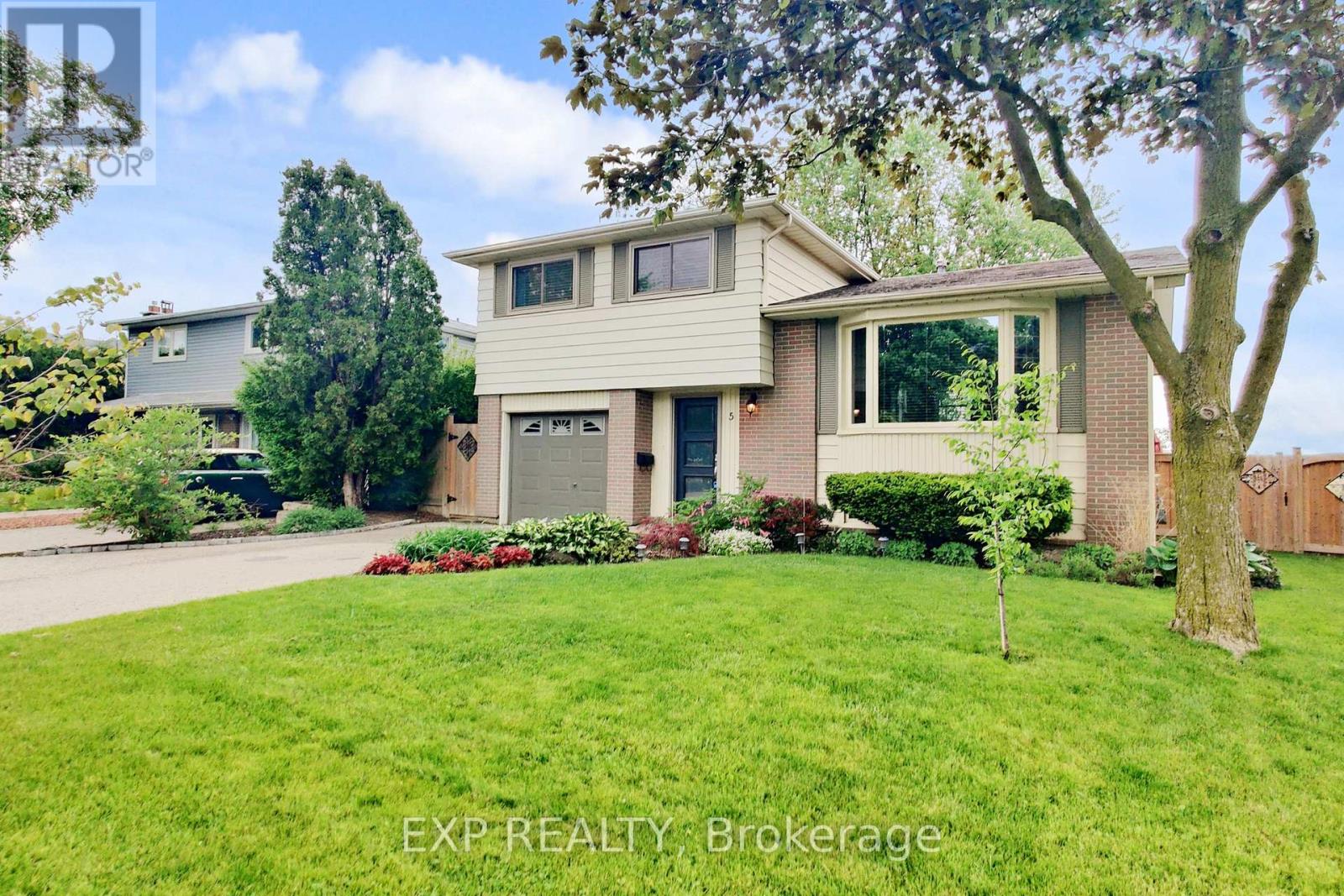 5 Lockton Cres, Brampton, ON L6W 1C2