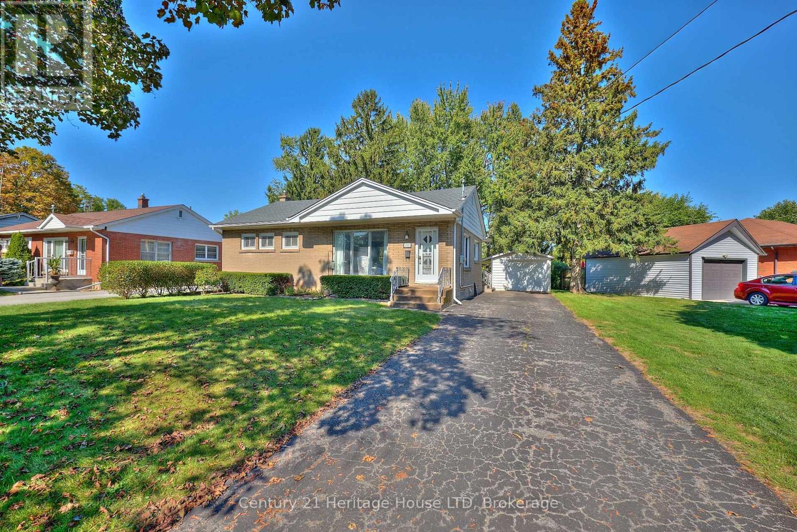 6281 Burdette Dr, Niagara Falls, ON L2E 5H1