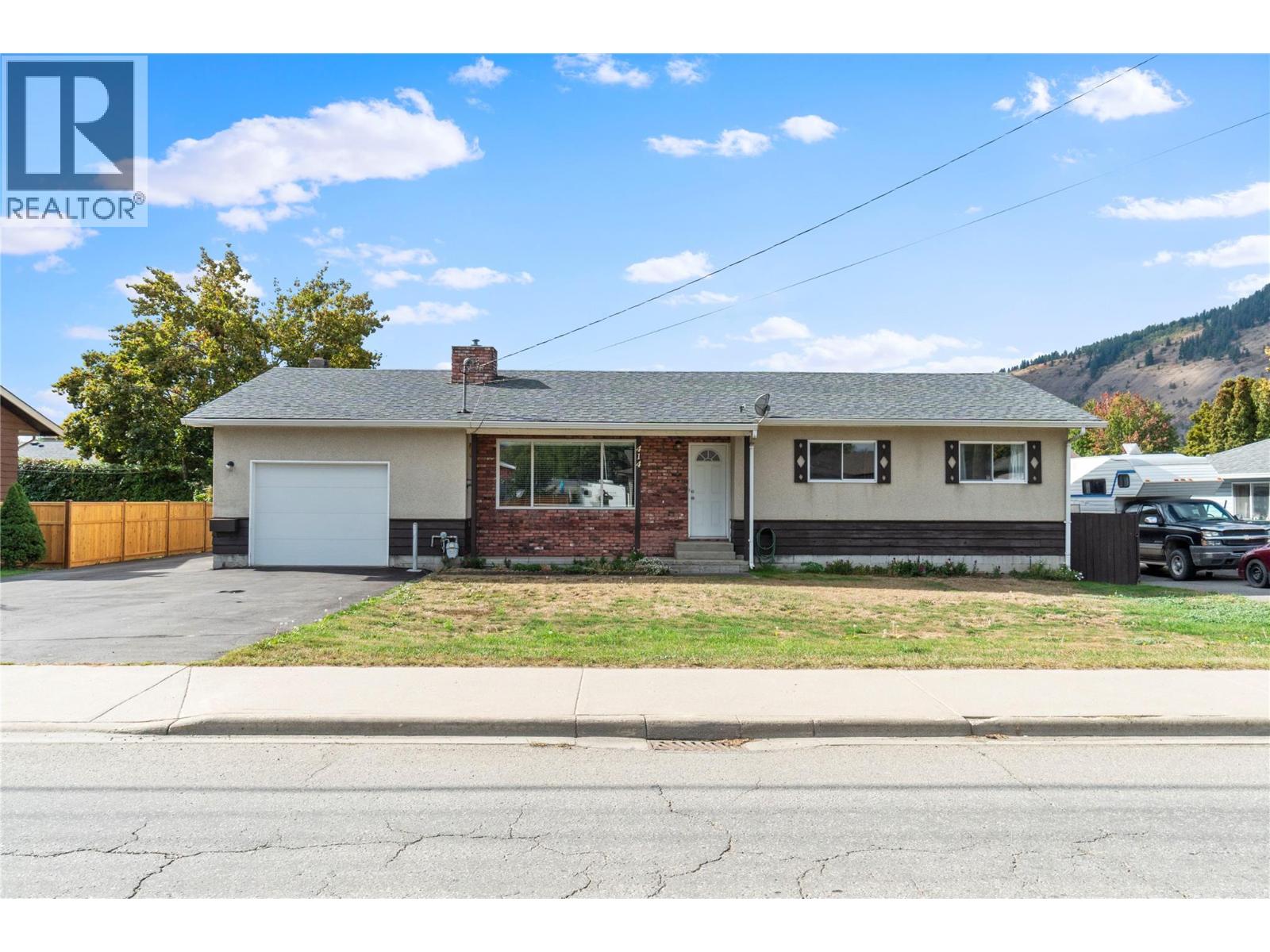 414 Pine St, Chase, BC V0E 1M0