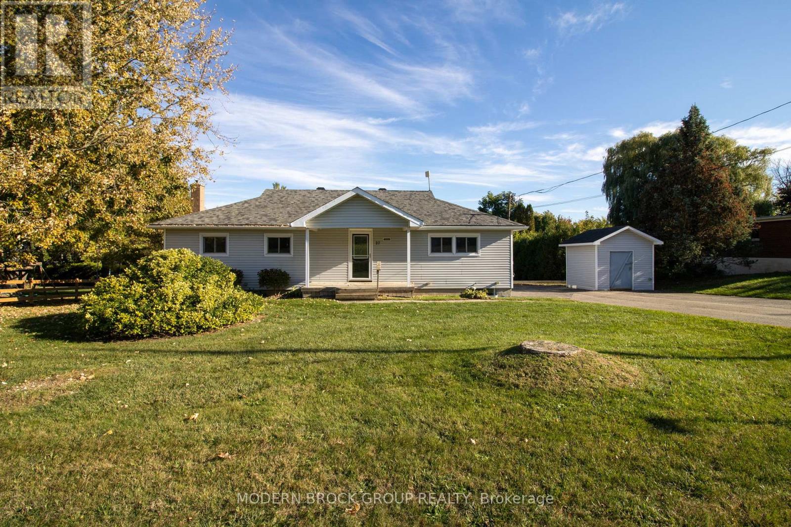 27 Sarah St, Augusta, ON K0E 1P0