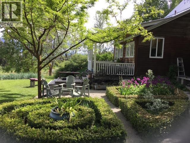 4462 Salmon River Rd, Spallumcheen, BC V4Y 0W7