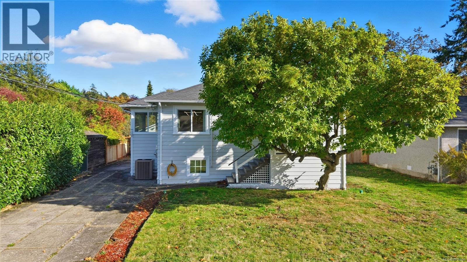 3337 Kingsley St, Saanich, BC V8P 4J8