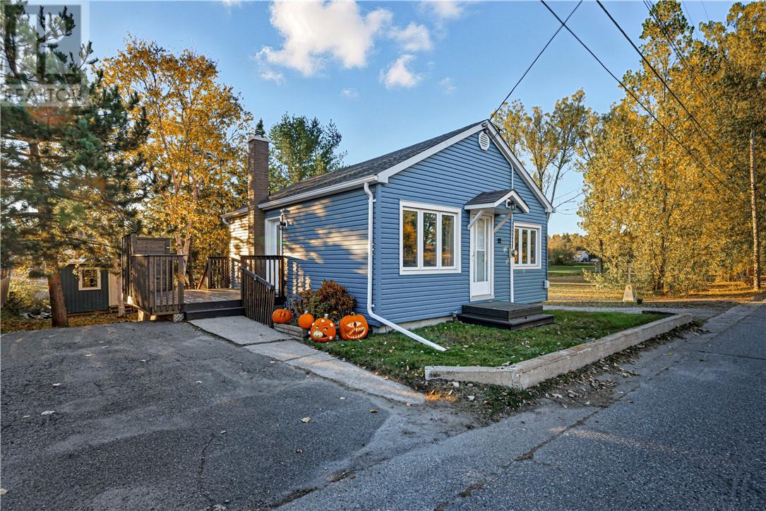 22 Beech St, Garson, ON P3L 1B2