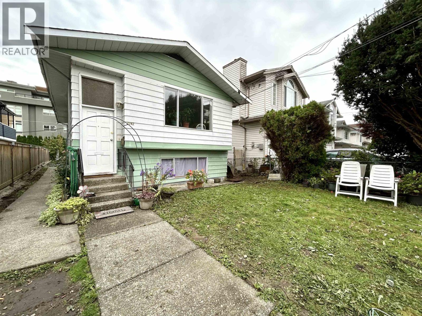 2342 Kelly Ave, Port Coquitlam, BC V3C 1Y2