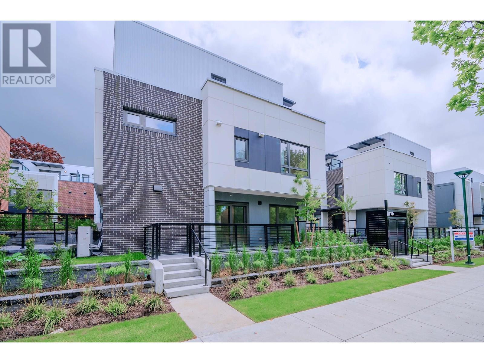 6322 Oak St, Vancouver, BC V6M 2W4