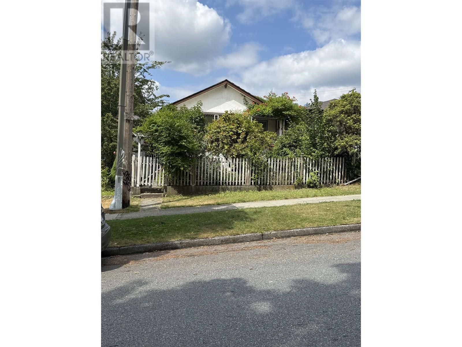 3409 E Pender St, Vancouver, BC V5K 2C9