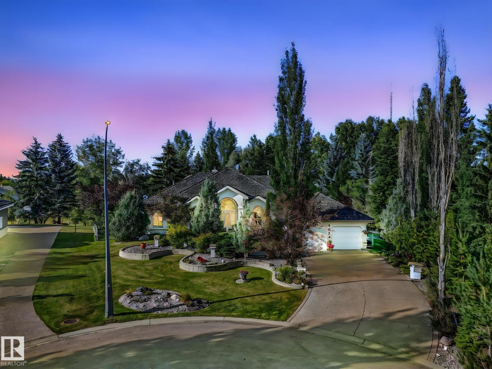 536 Estate Dr, Sherwood Park, AB T8B 1M2
