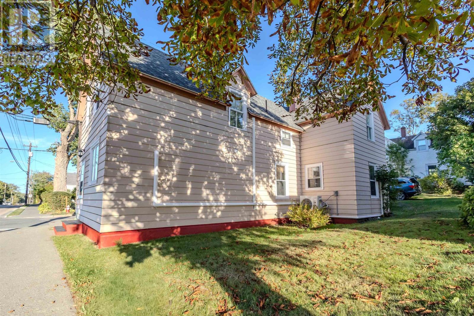 424 Bentinck St, Sydney, NS B1S 2Y7