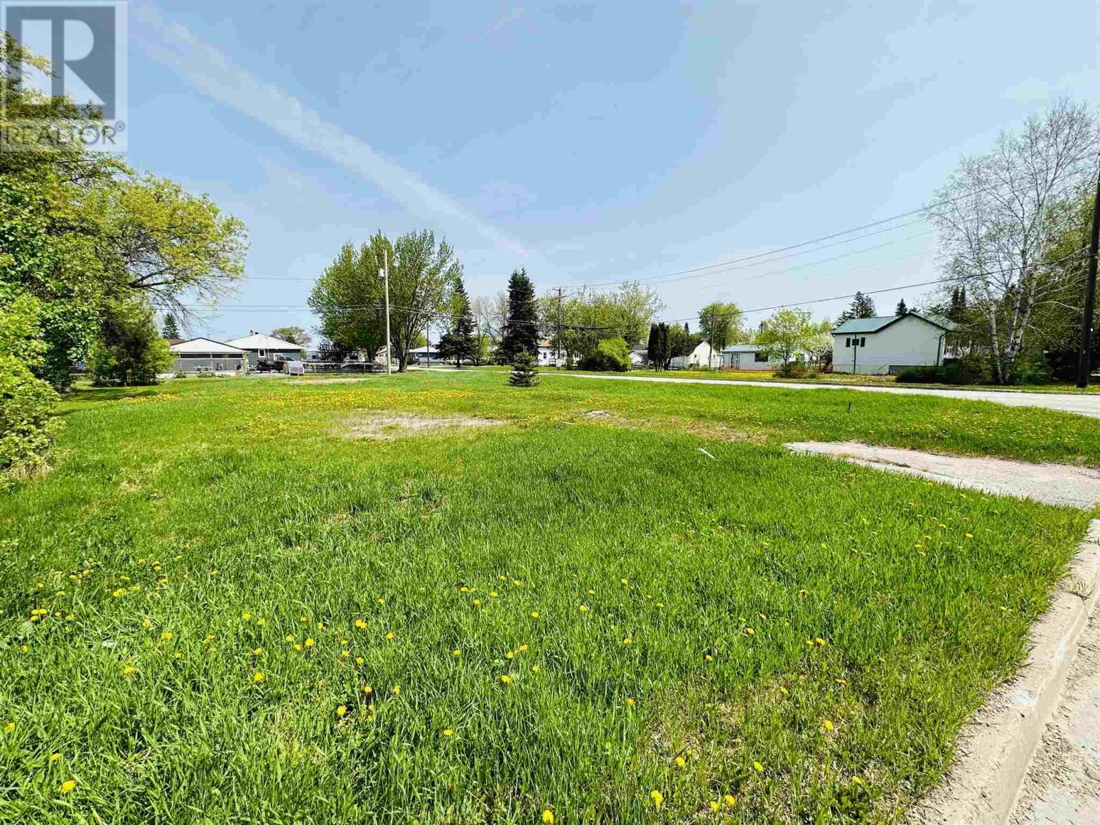 215 Florence St, Dryden, ON P8N 2R8