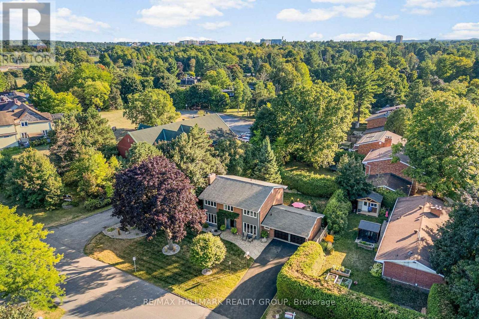 87 Leacock Dr, Ottawa, ON K2K 1S5