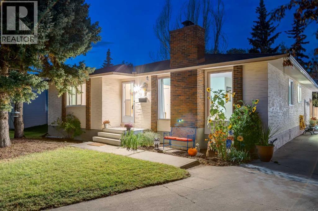 220 Oakridge Pl SW, Calgary, AB T2V 1V2