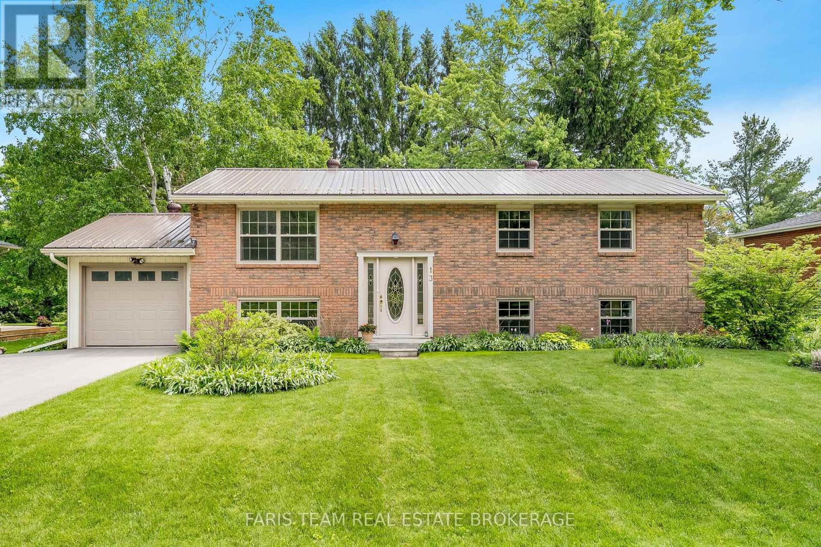 13 Jardine Cres, Clearview, ON L0M 1G0
