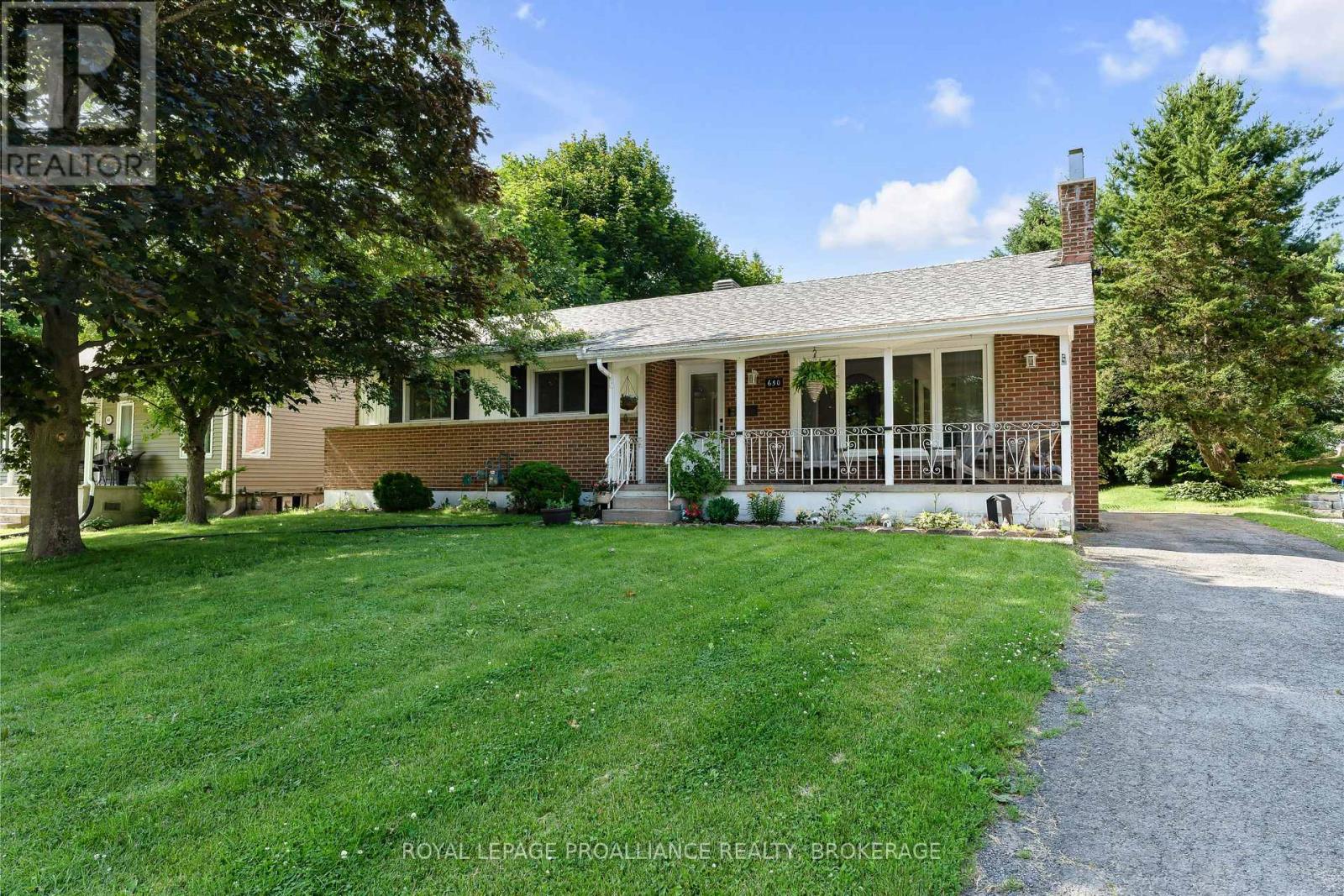 650 Steel St, Gananoque, ON K7G 2E5