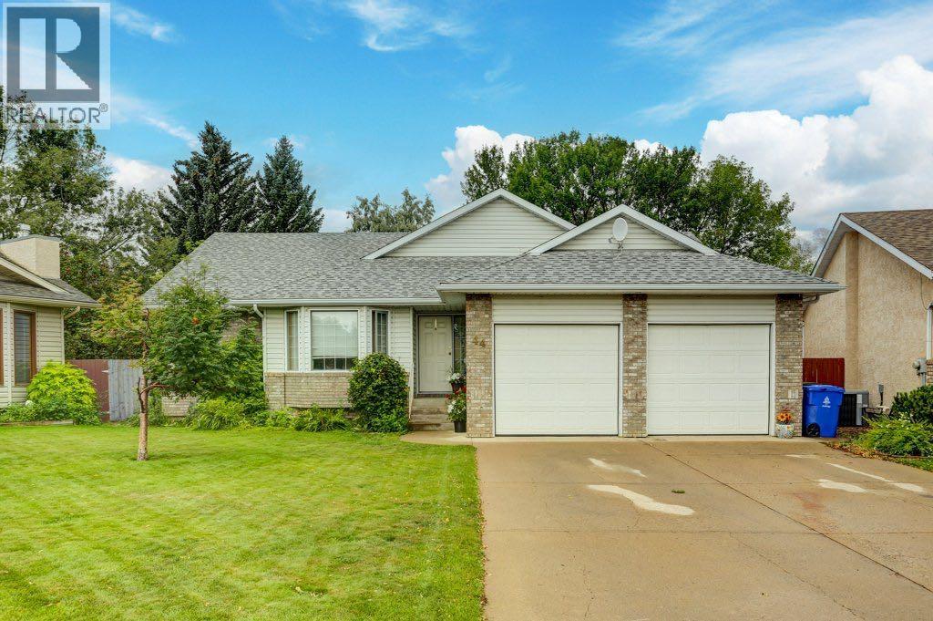44 Erminedale Bay N, Lethbridge, AB T1H 6E9