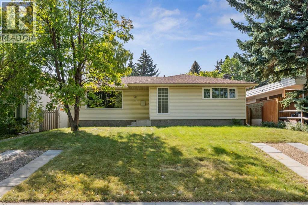 5031 Vienna Dr NW, Calgary, AB T3A 0W8