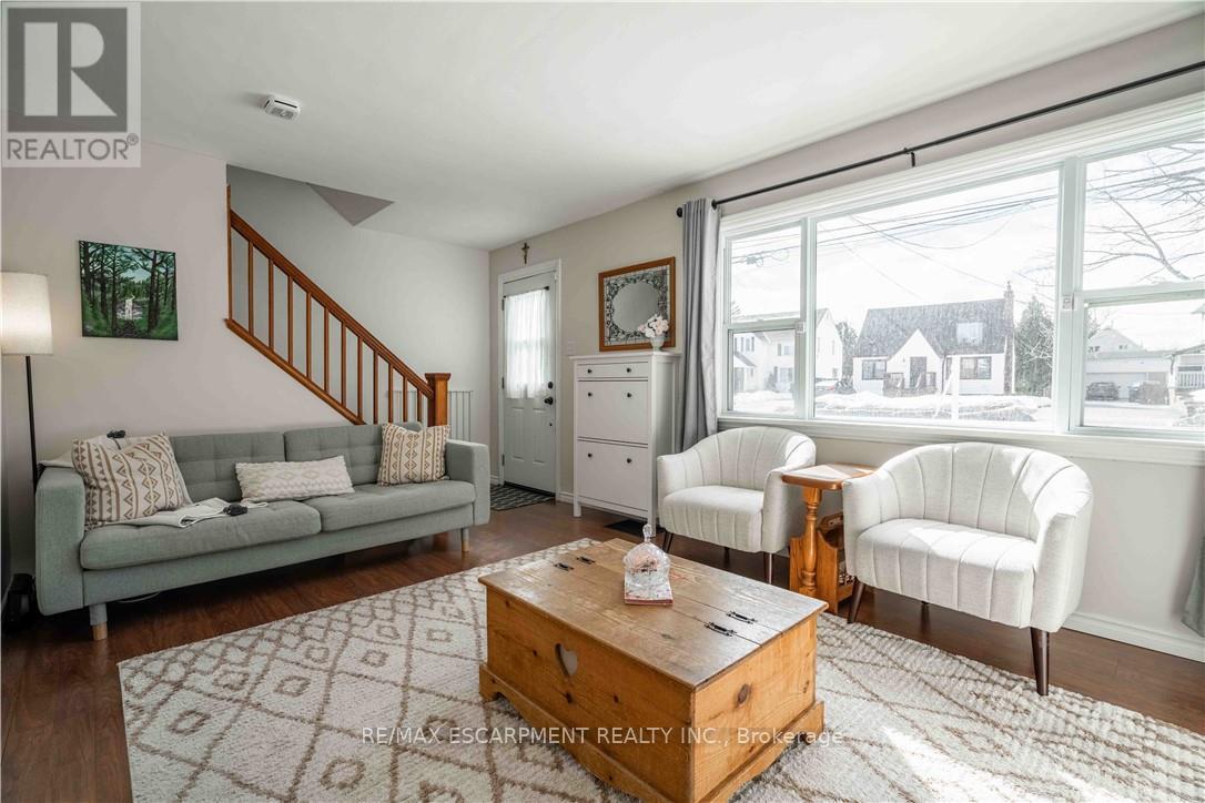 2279 King St E, Hamilton, ON L8K 1X4