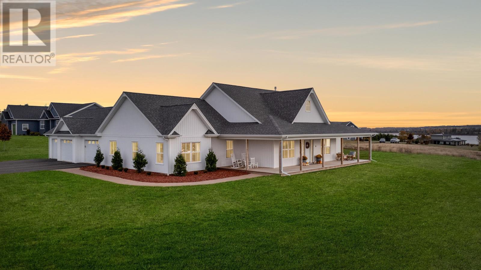 8 Macneill Ave, Clyde River, PE C0A 1H1