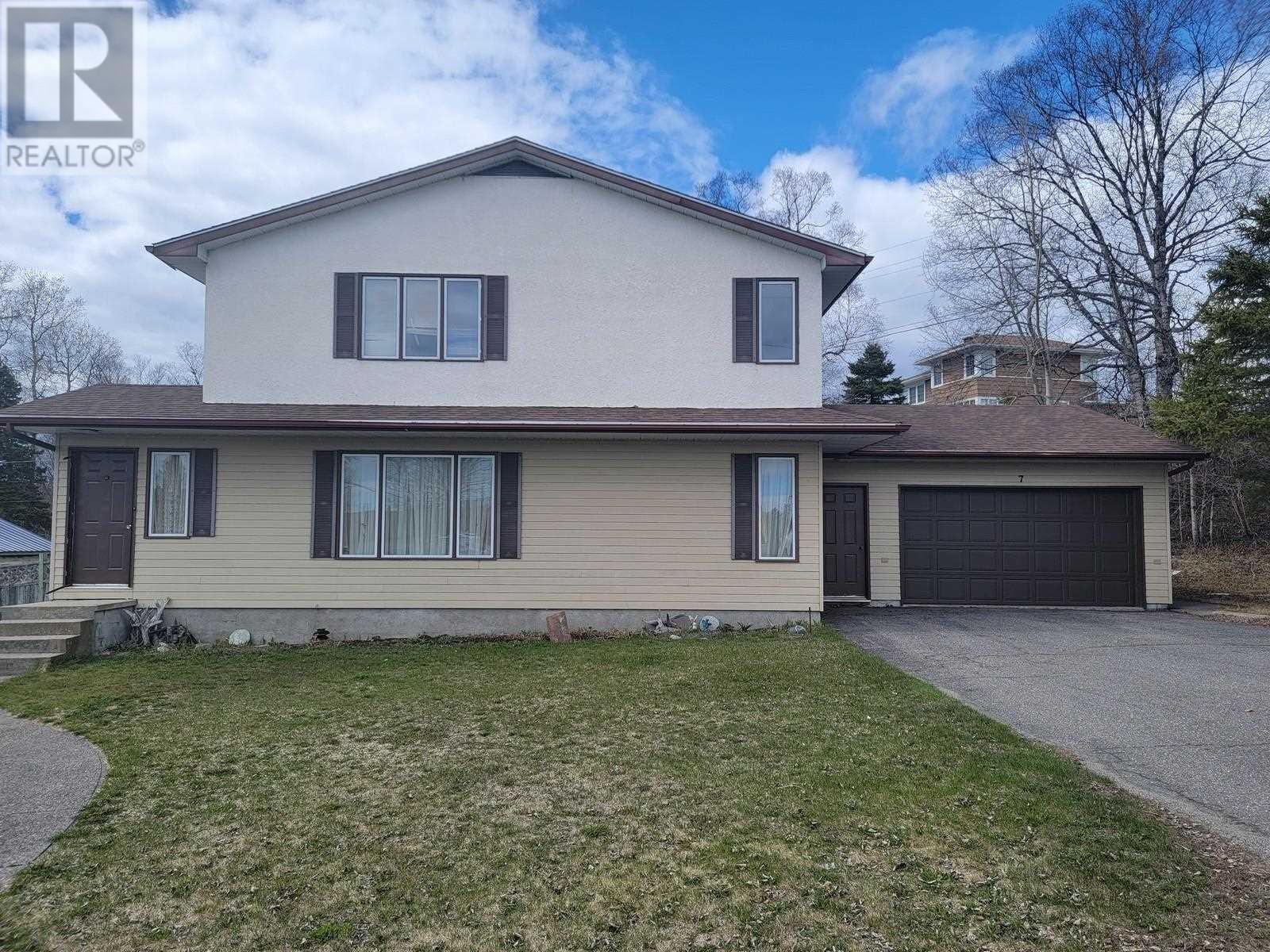 7 Lakeview Dr, Terrace Bay, ON P0T 2W0