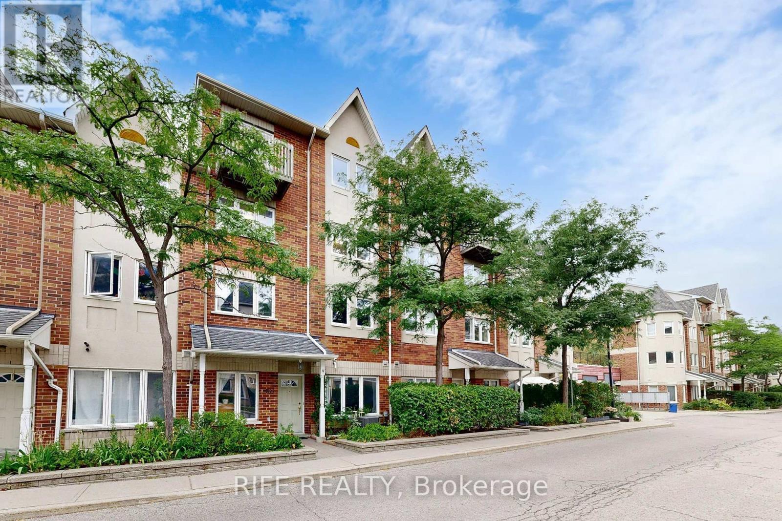 703 28 Rosebank Dr, Toronto, ON M1B 5Z1