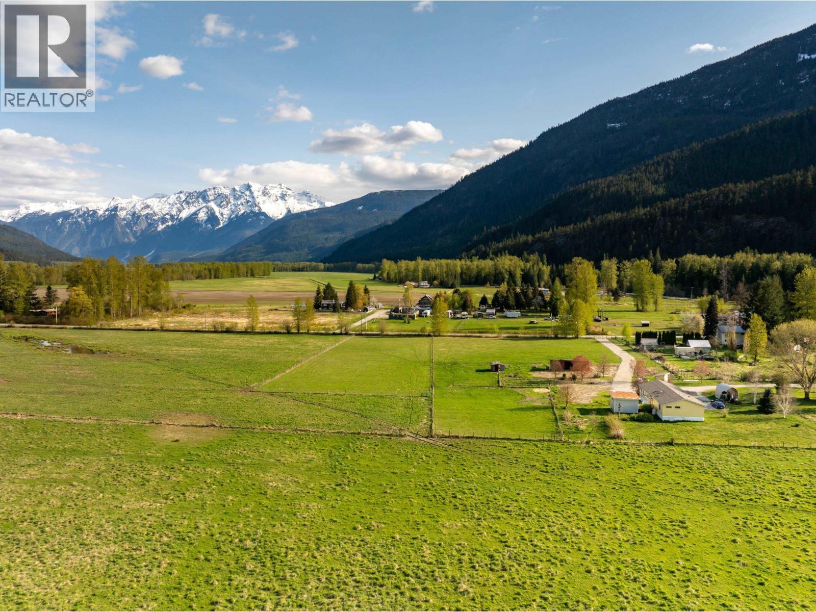 899 Erickson Rd, Pemberton, BC V0N 2L2