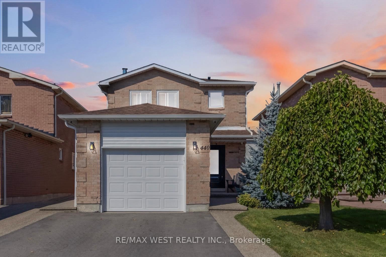 440 Bluesky Cres, Mississauga Hurontario, ON L5R 2R9