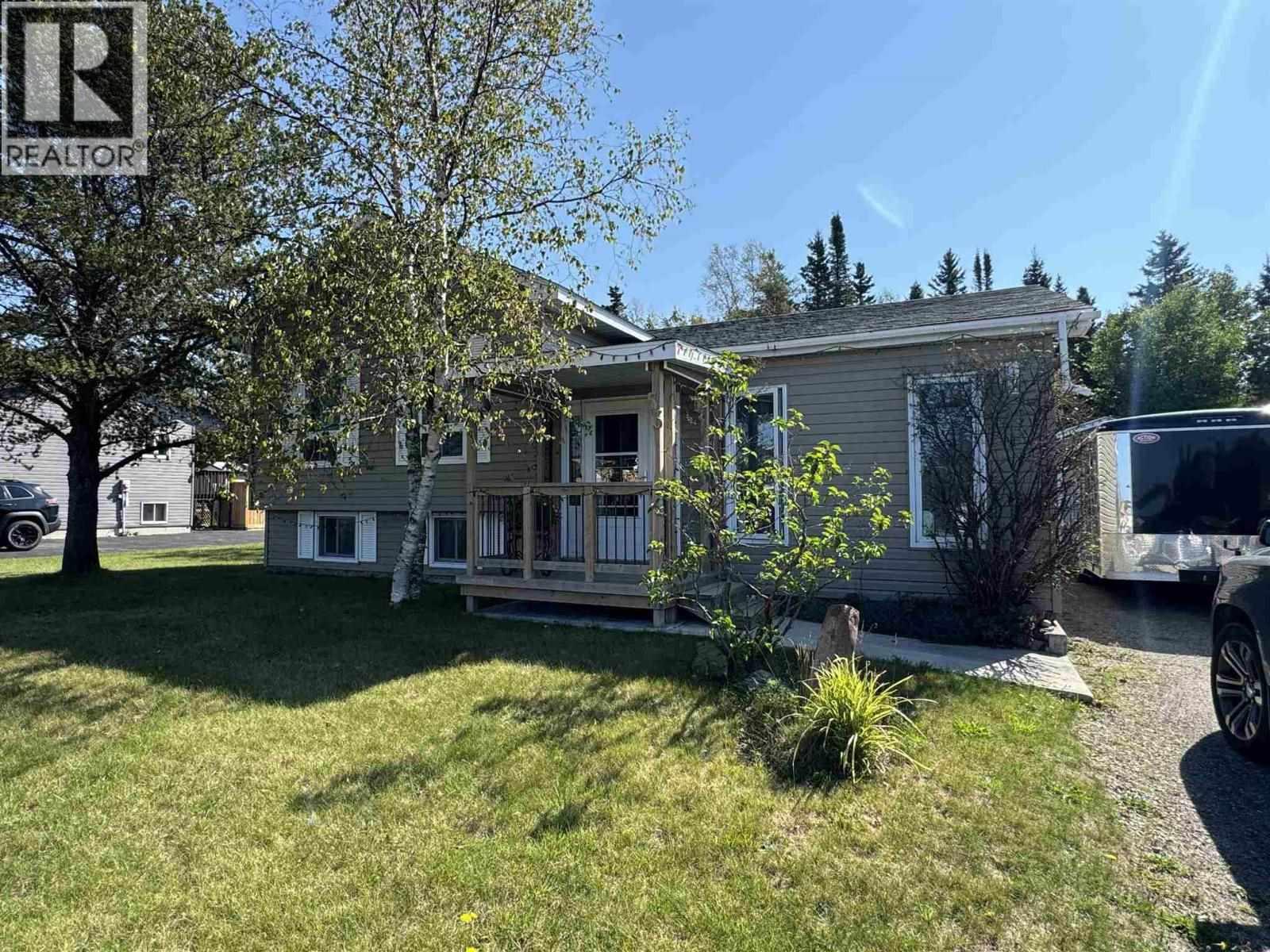 53 Hemlo Dr, Marathon, ON P0T 2E0