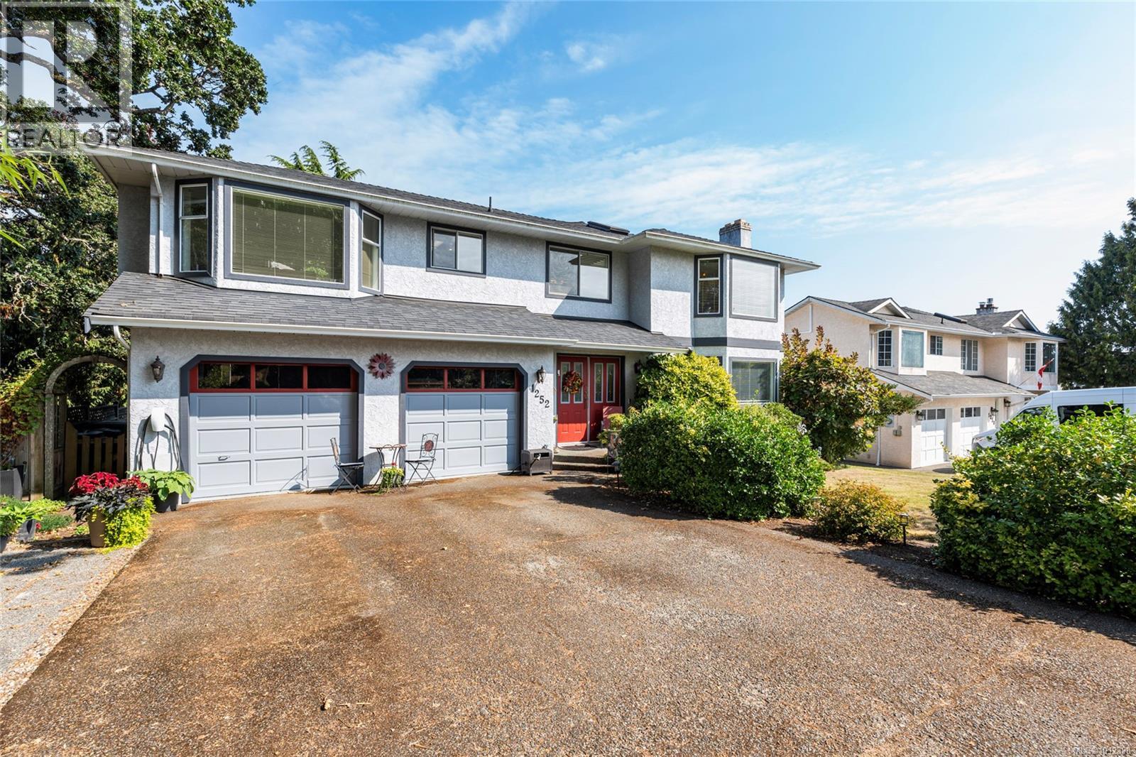 1252 Mariposa Ave, Saanich, BC V8Z 6T6