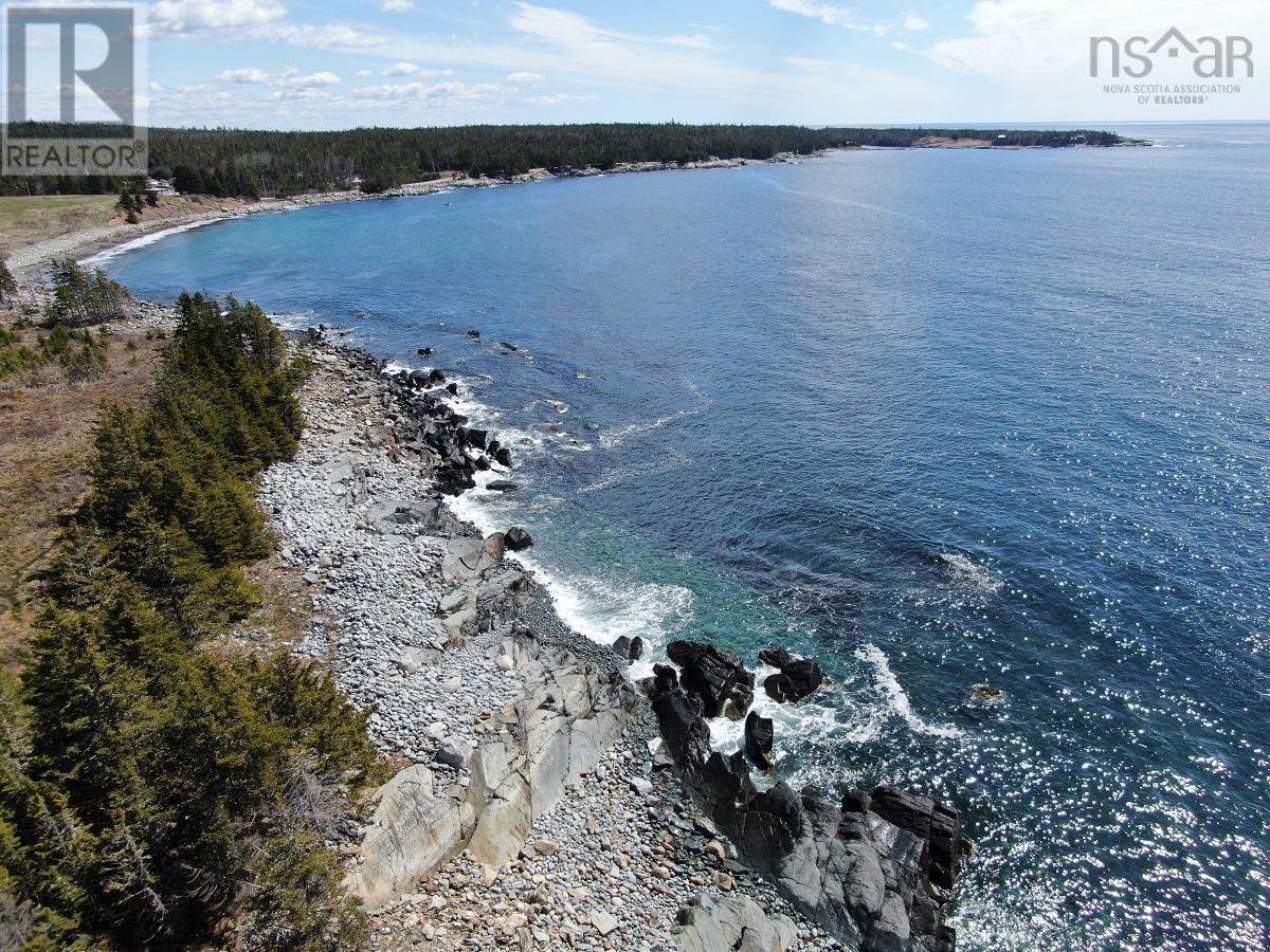 10 New Harbour Rd, Chester, NS B0J 1T0